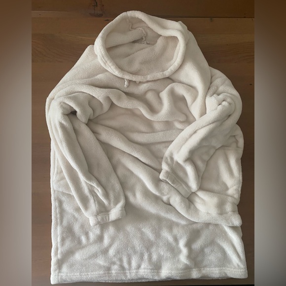 Tribal fleece pullover - Picture 1 of 6